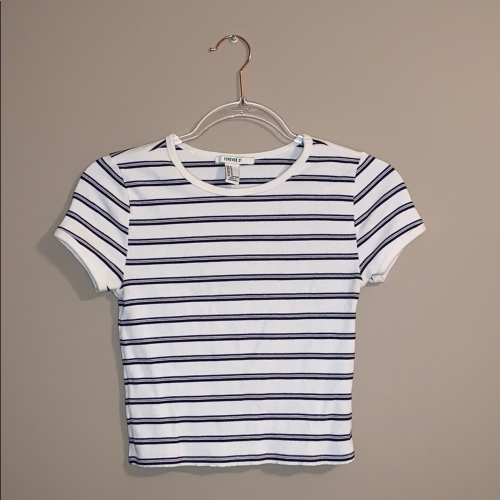 Cute cropped T-shirt!